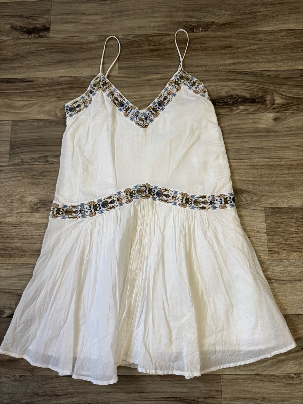Abercrombie & Fitch V-Neck Flowy Mini Skort in White Size Small Tall